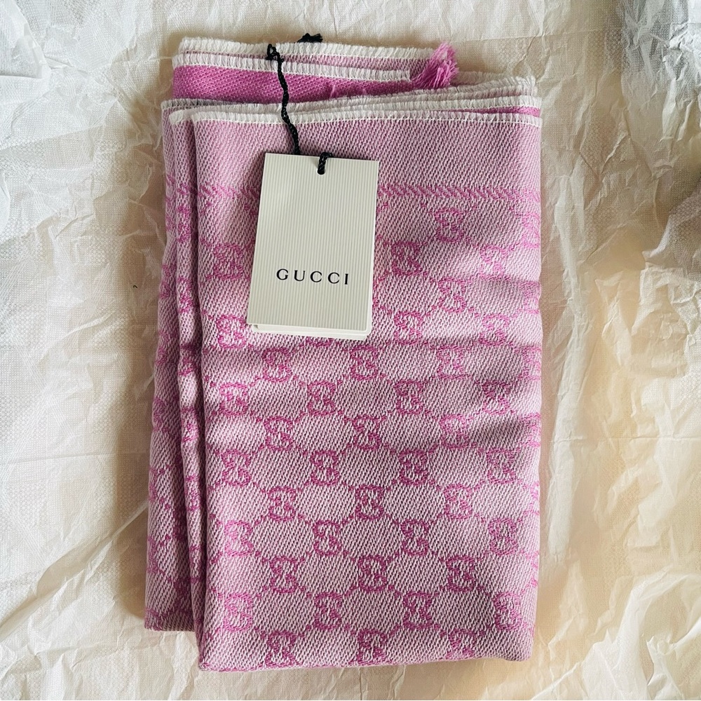 Gucci Pink 100% Wool Women’s Scarf GG Pattern 48 x 180 cm